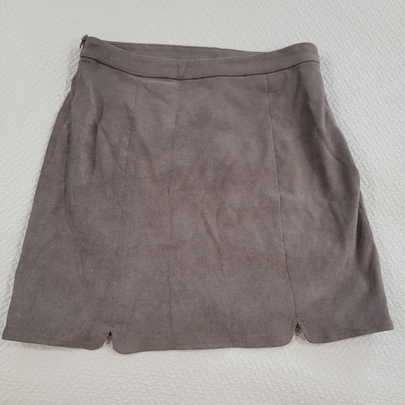 Just In Brown Faux Suede Mini Skirt Size Medium - Picture 4 of 12